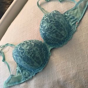 VS date push-up bra 32DD amazing condition!